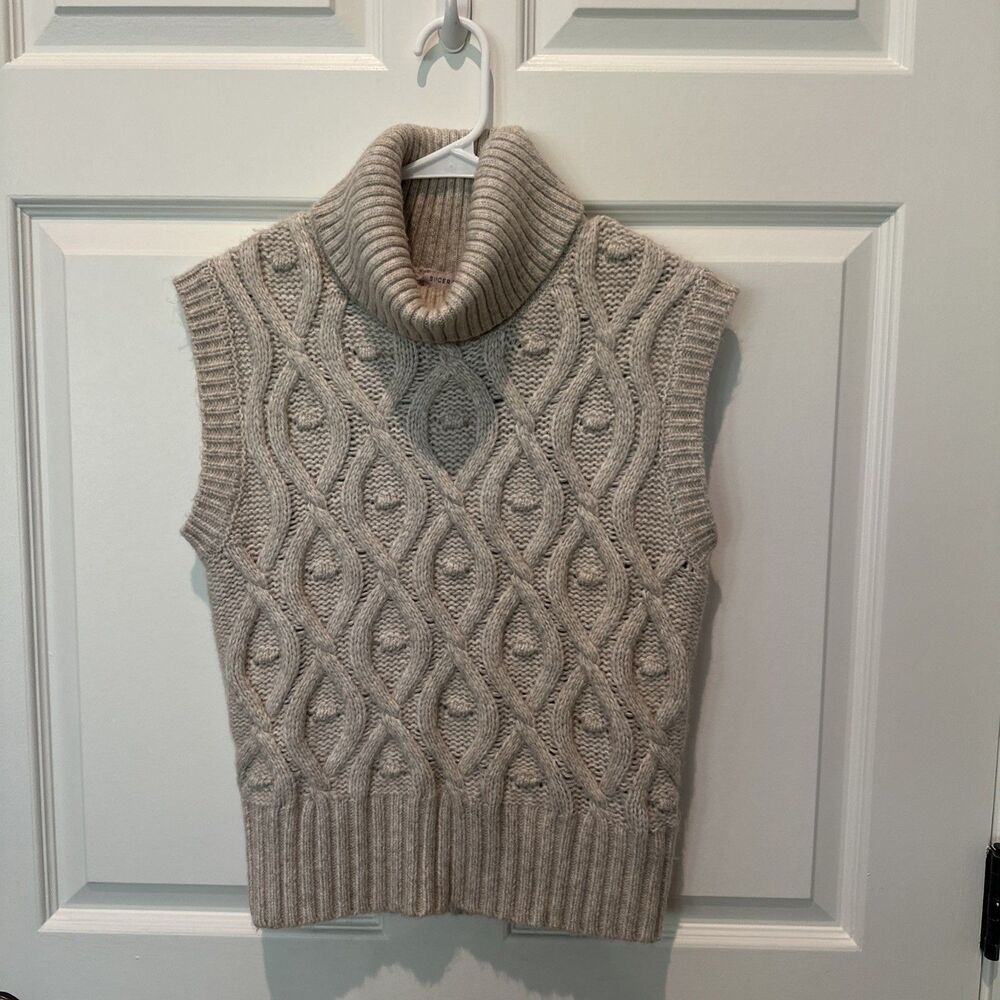 Women’s Sincerely Jules Cableknit Sleeveless Turtleneck Sweater Beige Small